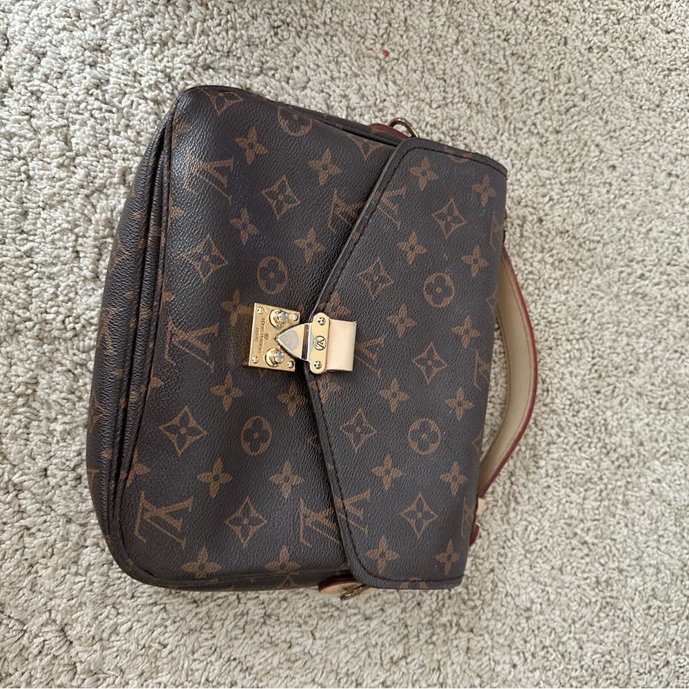 Designer look alike purses. See description. - Picture 8 of 13